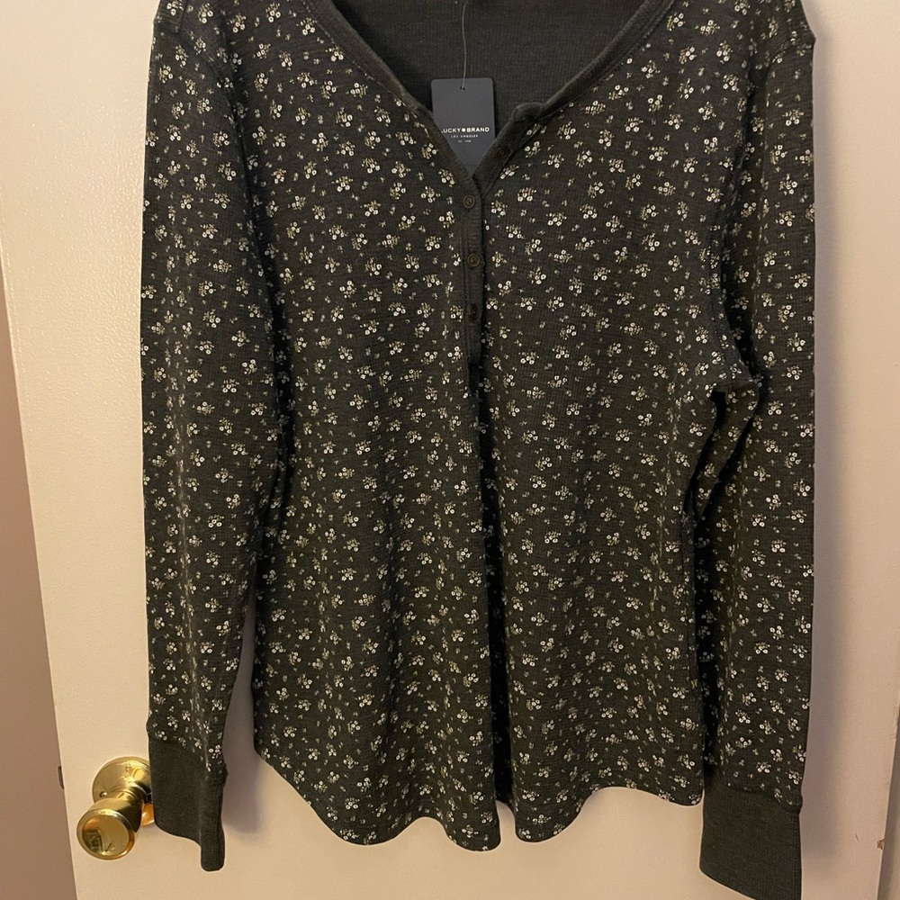 XL woman’s Lucky brand long sleeve top